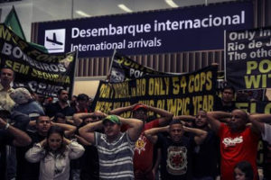 epa05407739 Police officers and firefighters proteset at the International Airport, in Rio de Janeiro, Brazil, 04 July 2016. Demonstrators stated they have not been paid since May and announced similar actions during the Rio 2016 Olympic Games if this situation is not resolved soon. EPA/Antonio Lacerda